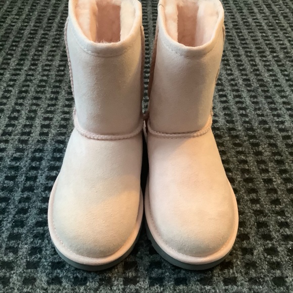 Ugg Uggs Classic toddler girls baby pink boots 11 - Picture 2 of 8